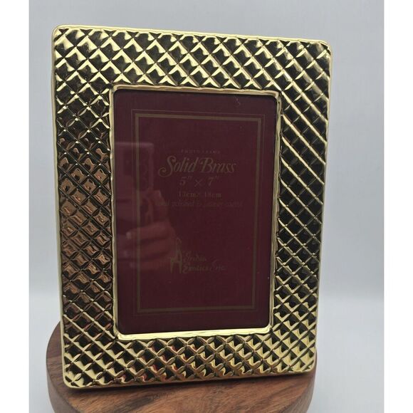 VINTAGE Solid Brass Standing Picture Photo Frame 5"x 7" Quilted Texture Korea - Picture 1 of 9